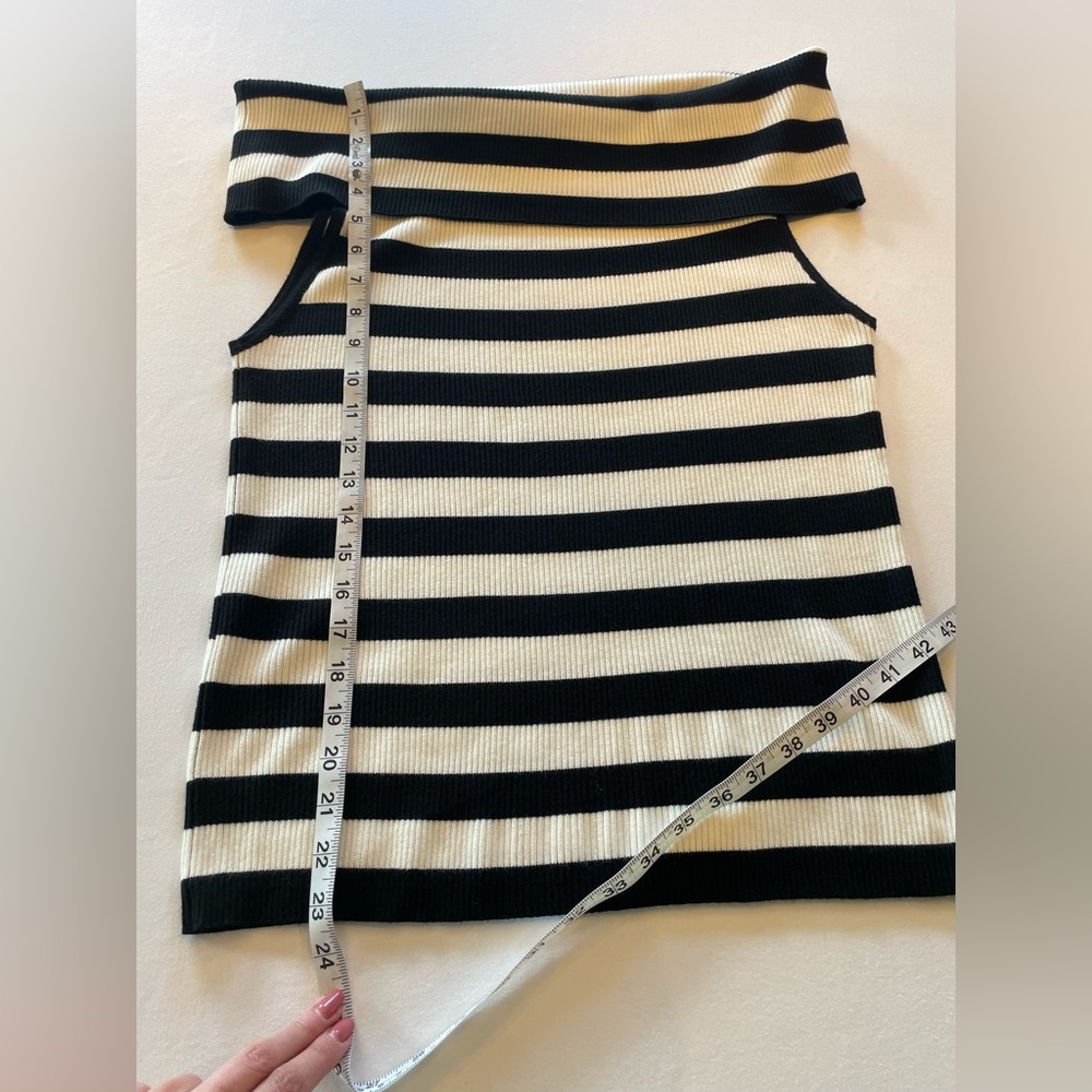 Black and White Striped Knit ribbed off shoulder Tank size L - Picture 4 of 5